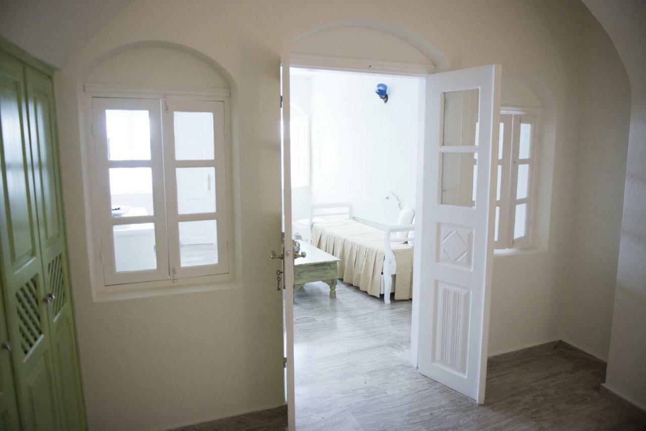 Captain John Villas Oia - Caldera & Sunset View Exterior photo
